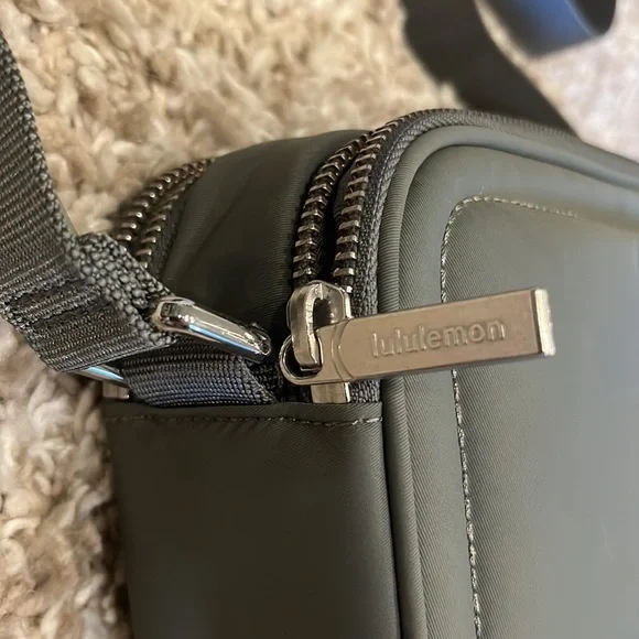Sold Lululemon Camera Crossbody Bag - Picture 3 of 5